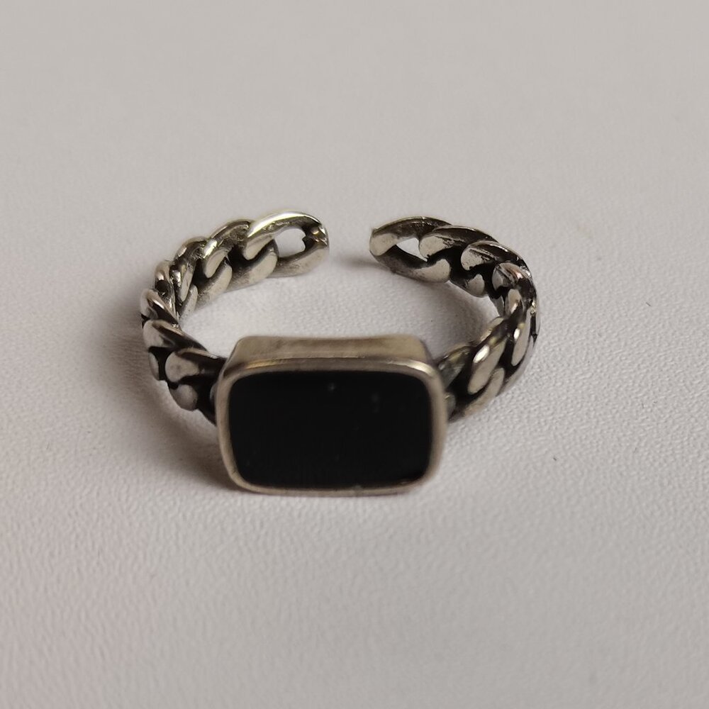Second-hand women's classic vintage rings